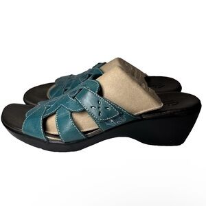 Clarks Bendable Women Sandals Wedge Slip On Floral Strappy Leather 9.5 Teal Blue